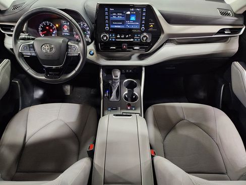 Used 2021 Toyota Highlander LE image 46