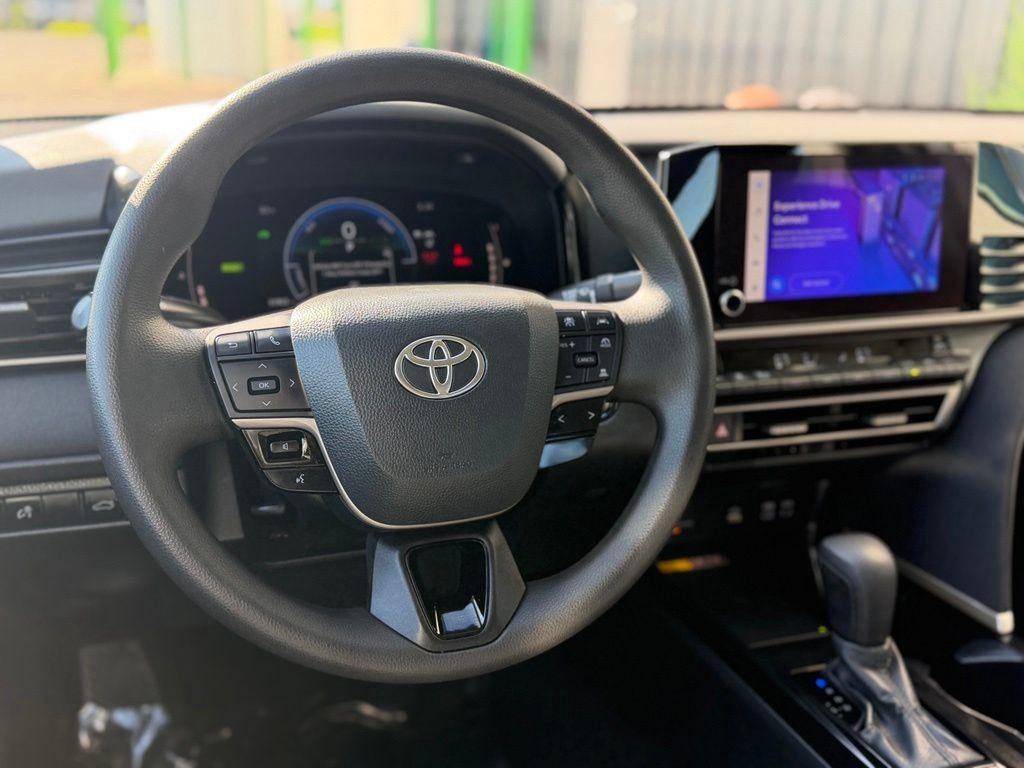 Used 2025 Toyota Camry LE FWD image 14