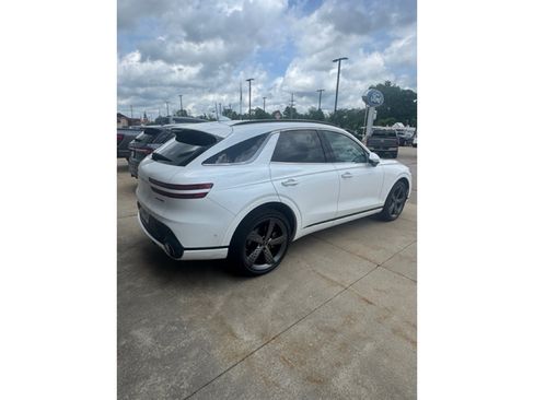 Used 2022 Genesis GV70 3.5T Sport w/ Sport Prestige Package AWD/4WD image 5