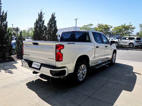 Used 2020 Chevrolet Silverado 1500 Custom w/ Custom Value Package image 11