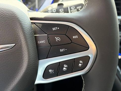 Certified 2026 Chrysler Pacifica Limited image 18