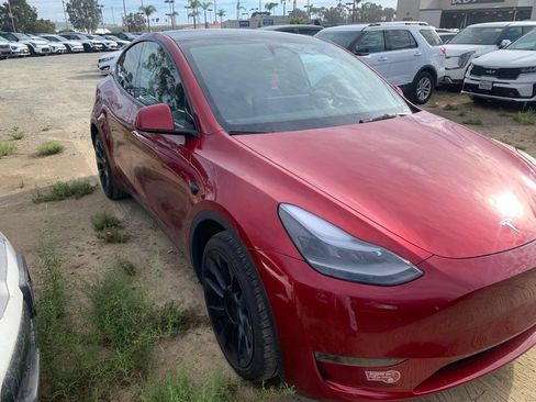 Used 2024 Tesla Model Y Long Range AWD/4WD image 4