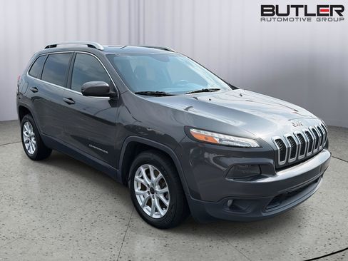 Used 2016 Jeep Cherokee Latitude FWD image 8