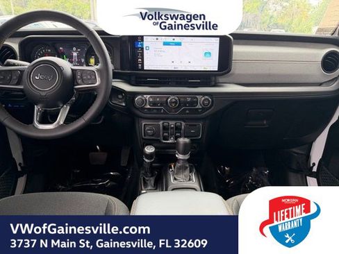 Used 2024 Jeep Wrangler Unlimited Sahara AWD/4WD image 13