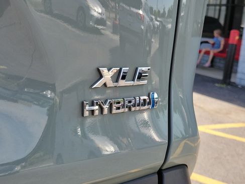 Used 2020 Toyota RAV4 XLE w/ Convenience Package AWD/4WD image 7