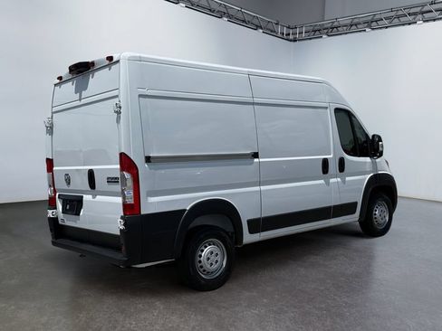 Used 2025 RAM ProMaster 2500 w/ Convenience Group FWD image 3