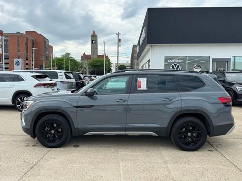 Used 2024 Volkswagen Atlas Peak Edition SE AWD/4WD image 2