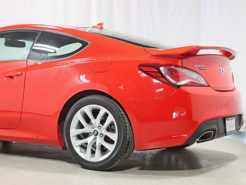 Used 2015 Hyundai Genesis 3.8 image 10