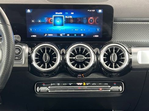 Used 2023 Mercedes-Benz GLB 250 image 29