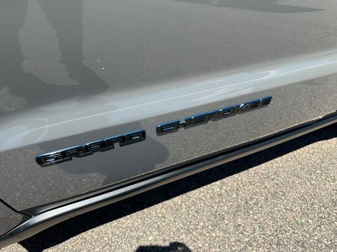 Used 2019 Jeep Grand Cherokee Laredo AWD/4WD image 28