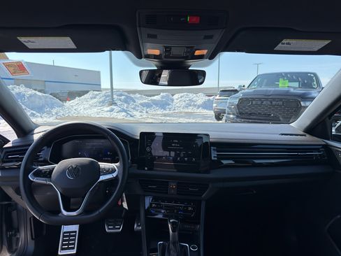 Used 2025 Volkswagen Jetta Sport image 25