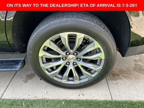 Used 2021 GMC Yukon Denali w/ Denali Premium Package AWD/4WD image 11