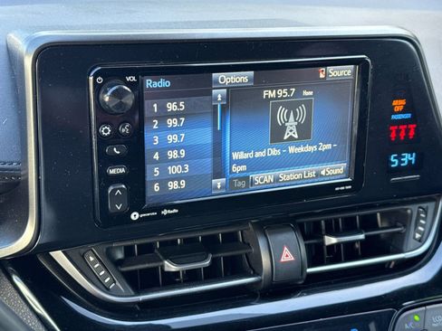 Used 2018 Toyota C-HR XLE FWD image 18