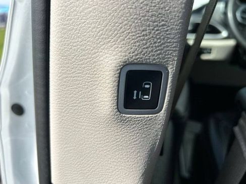 Used 2023 Chrysler Pacifica Touring-L FWD image 42