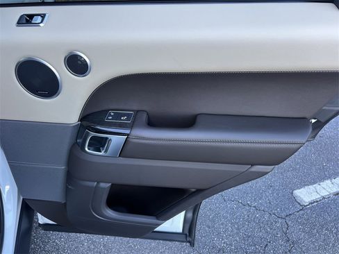 Used 2020 Land Rover Range Rover Sport HSE image 17