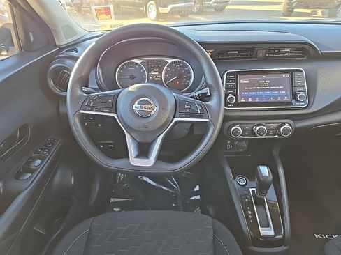 Used 2021 Nissan Kicks S image 17