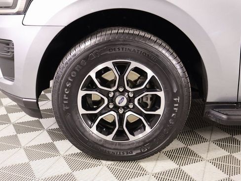 Used 2024 Ford Expedition Max XLT image 19