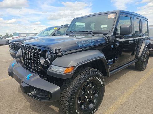 Used 2023 Jeep Wrangler Unlimited w/ Sun & Screen Package AWD/4WD image 1