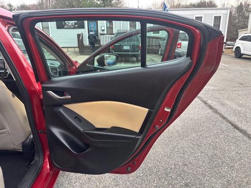 Used 2015 MAZDA MAZDA3 i Sport image 18