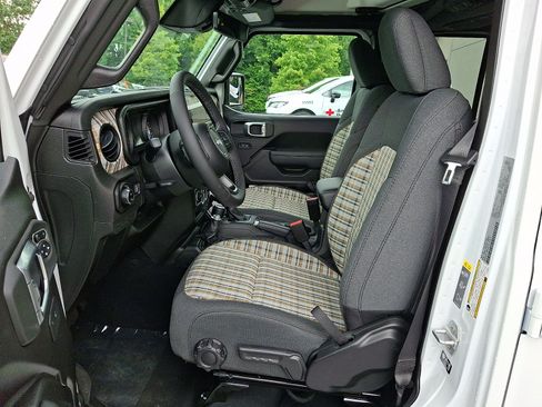 New 2026 Jeep Gladiator Sport AWD/4WD image 9