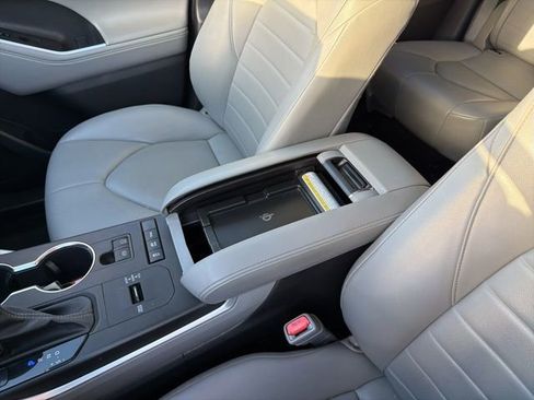 Used 2022 Toyota Highlander XLE image 22