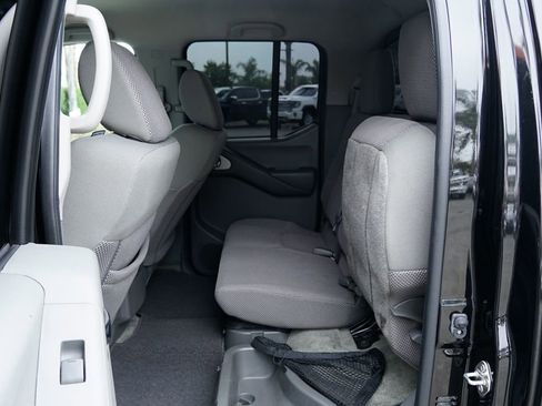 Used 2017 Nissan Frontier SV w/ SV Value Truck Package RWD image 33