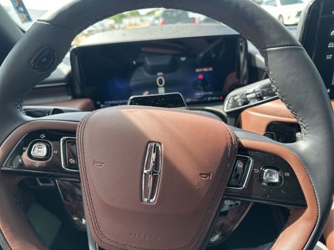 Used 2025 Lincoln Aviator Reserve w/ Luxury Package RWD image 14