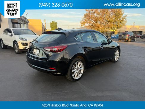 Used 2017 MAZDA MAZDA3 Grand Touring w/ Premium Equipment Package FWD image 4