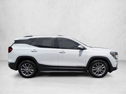 Used 2022 GMC Terrain SLT w/ Infotainment Package II FWD image 4