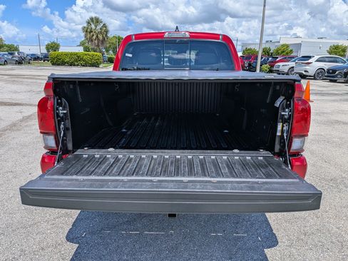 Used 2022 Toyota Tacoma SR5 w/ Technology Package RWD image 13