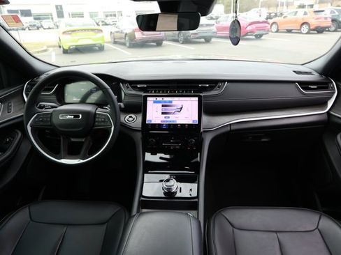 Used 2025 Jeep Grand Cherokee L Limited w/ Black Appearance Package image 32