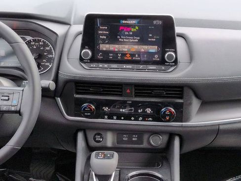 Certified 2026 Nissan Rogue SV FWD image 18
