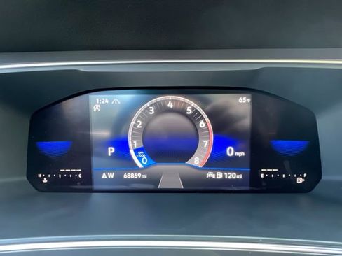 Certified 2022 Volkswagen Tiguan SE w/ Panoramic Sunroof Package image 15