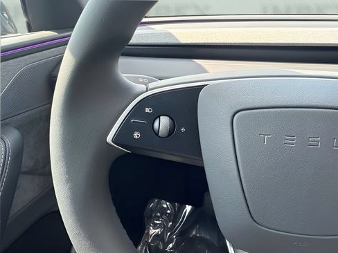 Used 2026 Tesla Model Y 2WD image 17