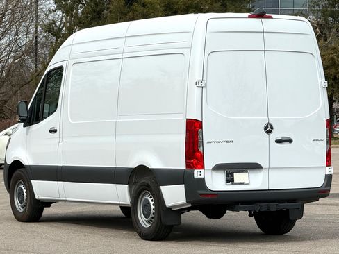 Used 2025 Mercedes-Benz Sprinter 2500 image 2