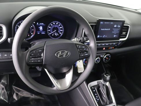 Used 2020 Hyundai Venue SE image 19