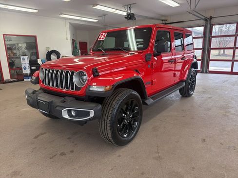 Certified 2025 Jeep Wrangler Unlimited Sahara AWD/4WD image 3
