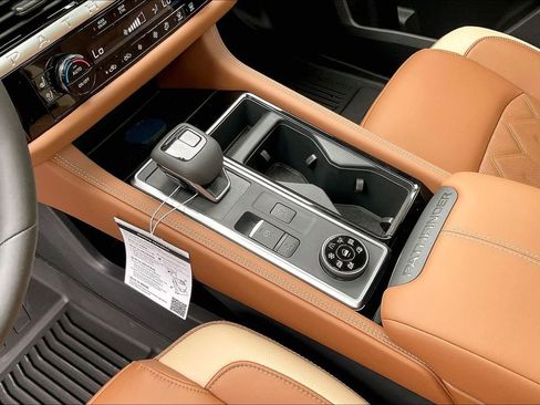 New 2026 Nissan Pathfinder Platinum w/ Cargo Package AWD/4WD image 12