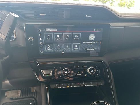 Used 2025 GMC Sierra 2500 AT4 w/ AT4 Premium Plus Package AWD/4WD image 25