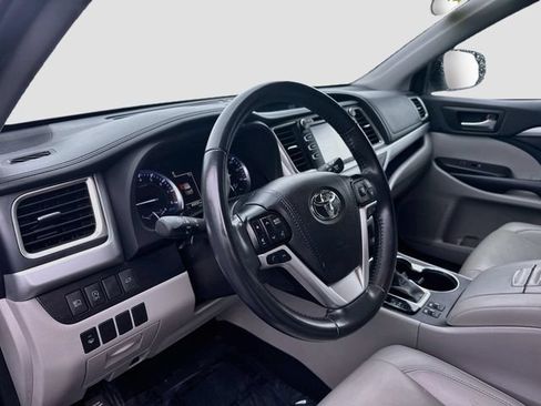 Used 2019 Toyota Highlander XLE AWD/4WD image 9