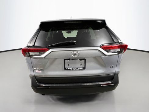 Used 2022 Toyota RAV4 LE FWD image 6