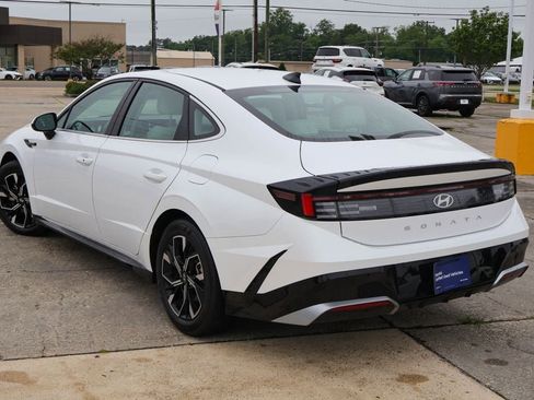 Used 2025 Hyundai Sonata SEL FWD image 2