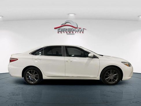 Used 2017 Toyota Camry SE w/ Moonroof Package FWD image 17