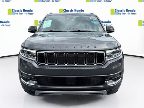 Used 2024 Jeep Wagoneer L Series II RWD image 2