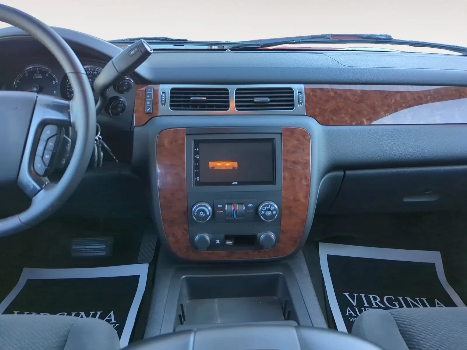 Used 2007 Chevrolet Suburban LT RWD image 11