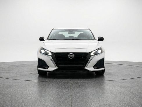 Used 2025 Nissan Altima 2.5 SV image 2