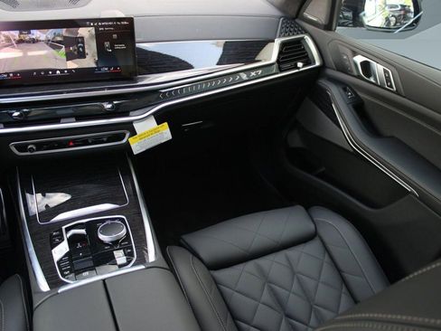 Used 2026 BMW X7 xDrive40i w/ M Sport Package image 29