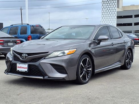 Used 2020 Toyota Camry XSE FWD image 5