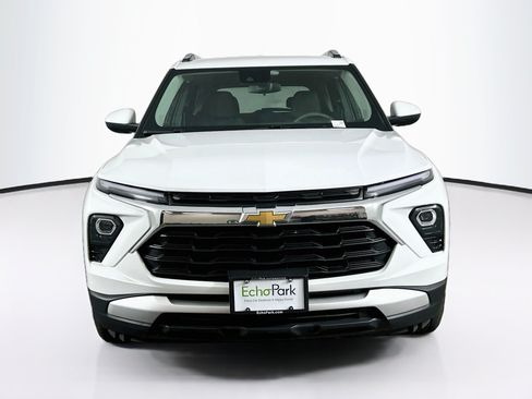 Used 2025 Chevrolet TrailBlazer LT FWD image 2