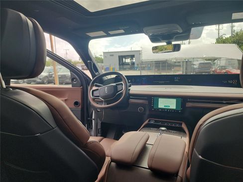 New 2026 Lincoln Navigator Reserve AWD/4WD image 24